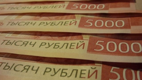 Работодатель обязан сохранять должнику прожиточный минимум